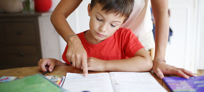 Как заставить ребенка учить уроки